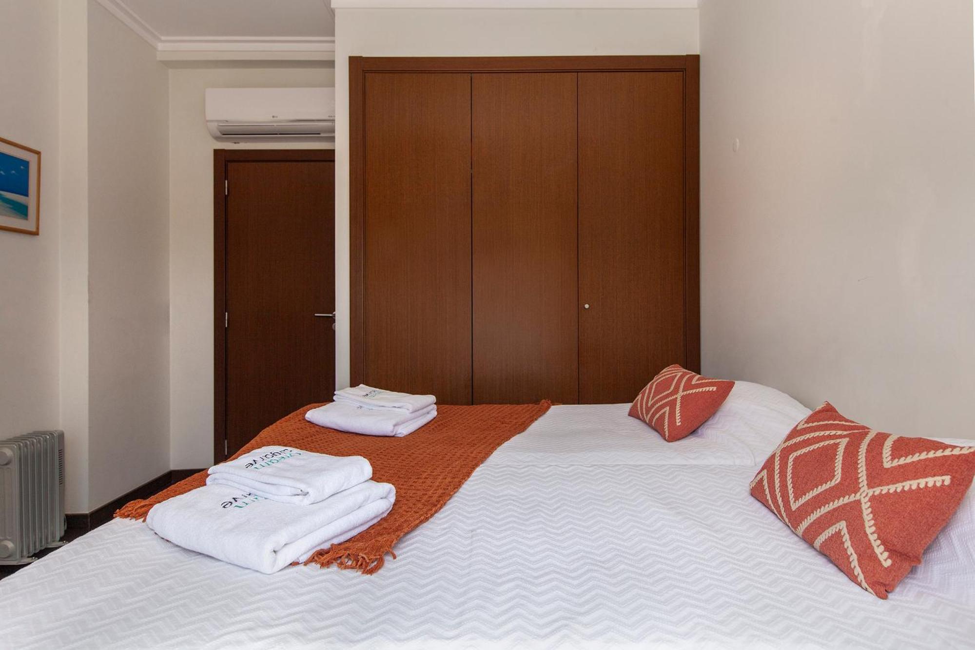 B04 - Luxury 2 Bed W Terrace Pool Apartment Lagos Exterior photo